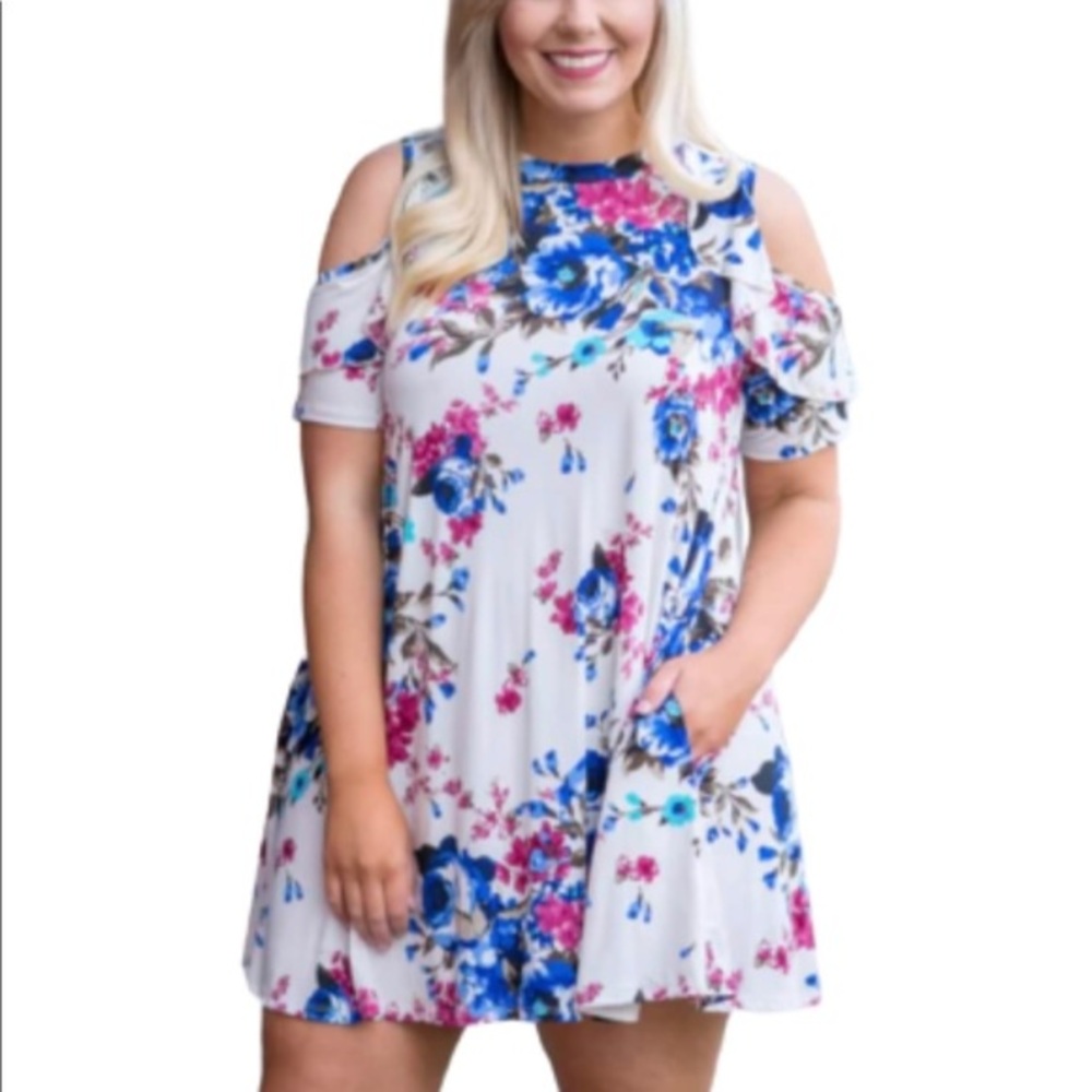 Beautiful plus size floral cold shoulder dress worn once fits 1/2x